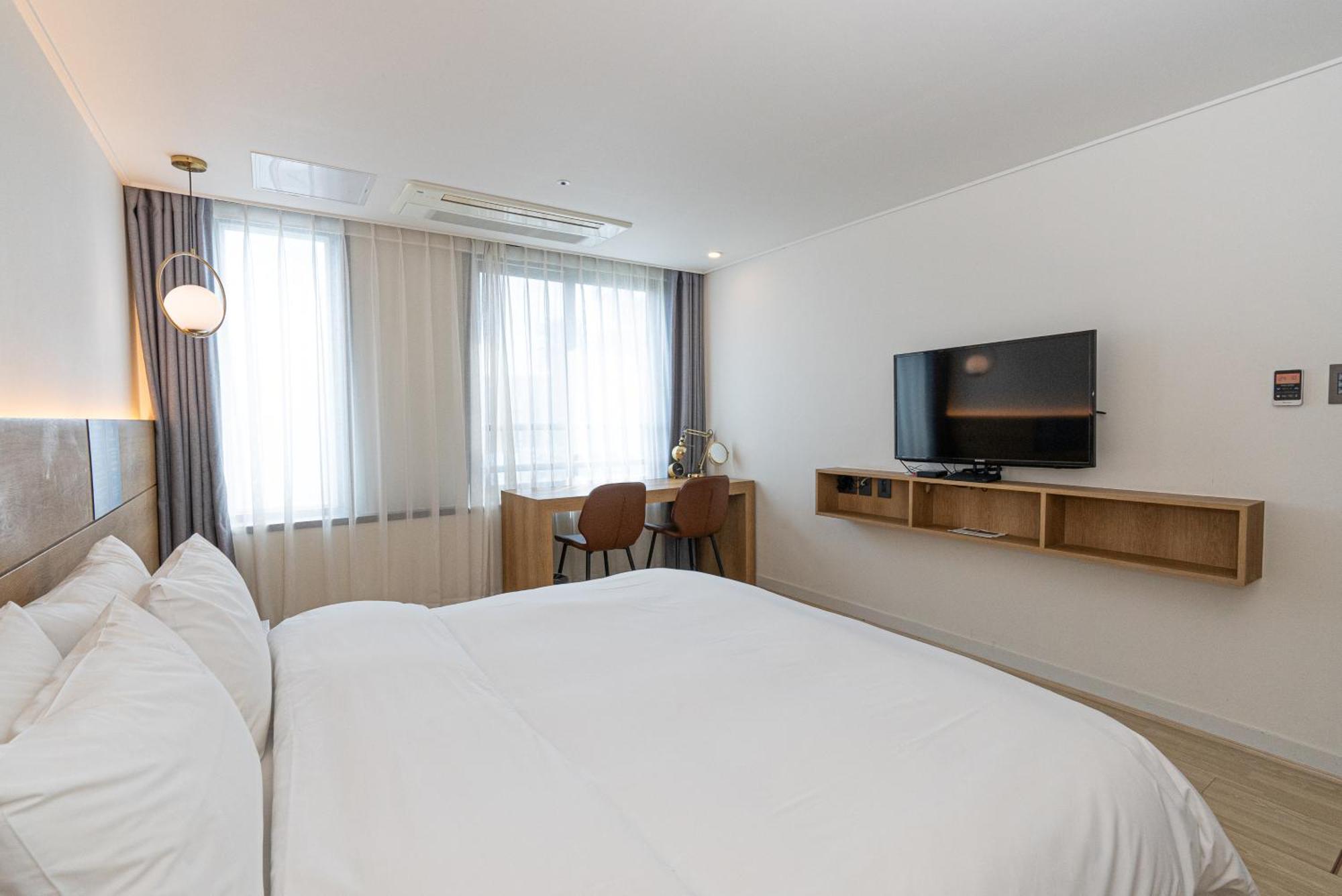 Hotel The Grang Jungmun Seogwipo Exterior photo