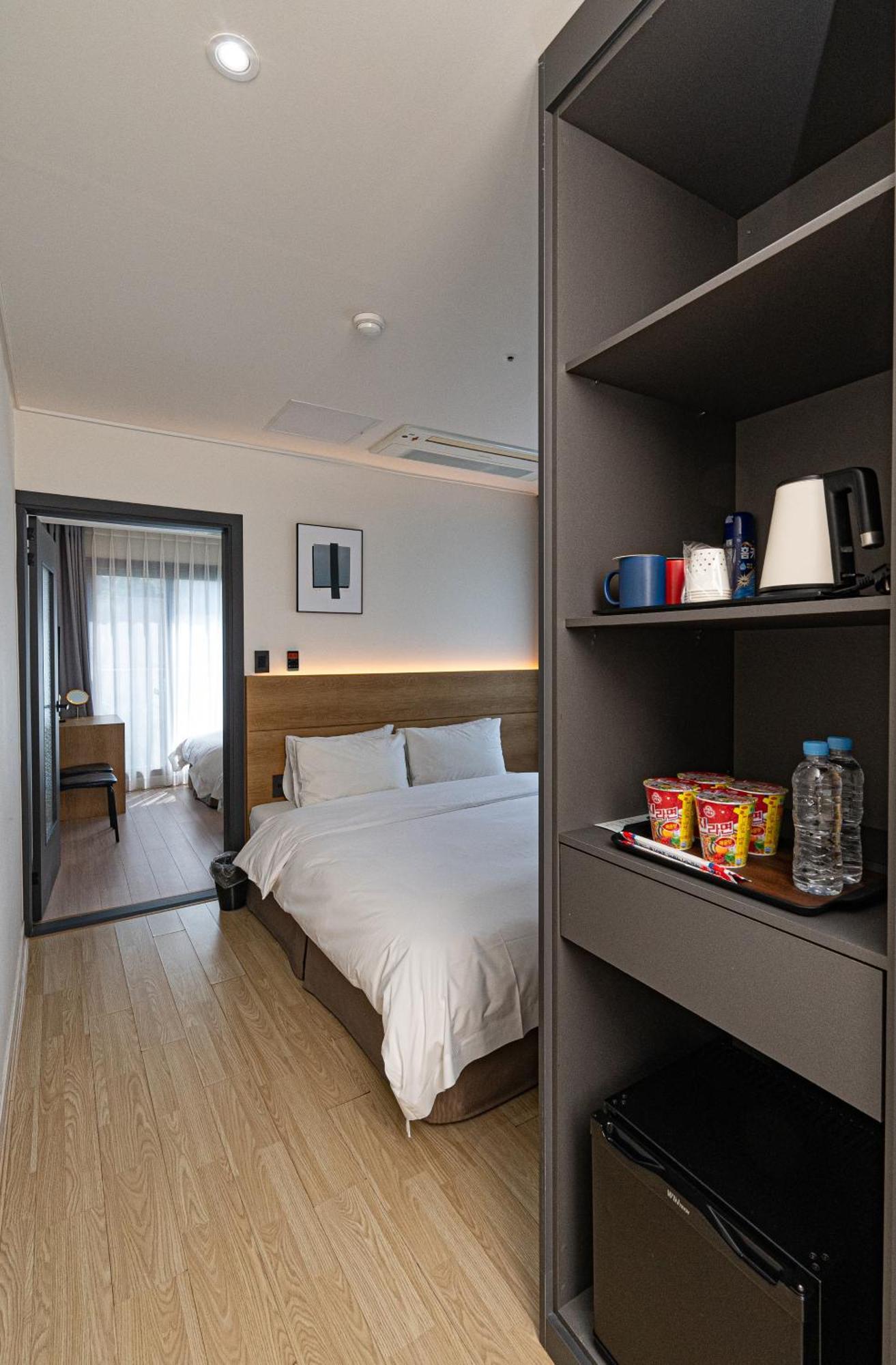 Hotel The Grang Jungmun Seogwipo Exterior photo